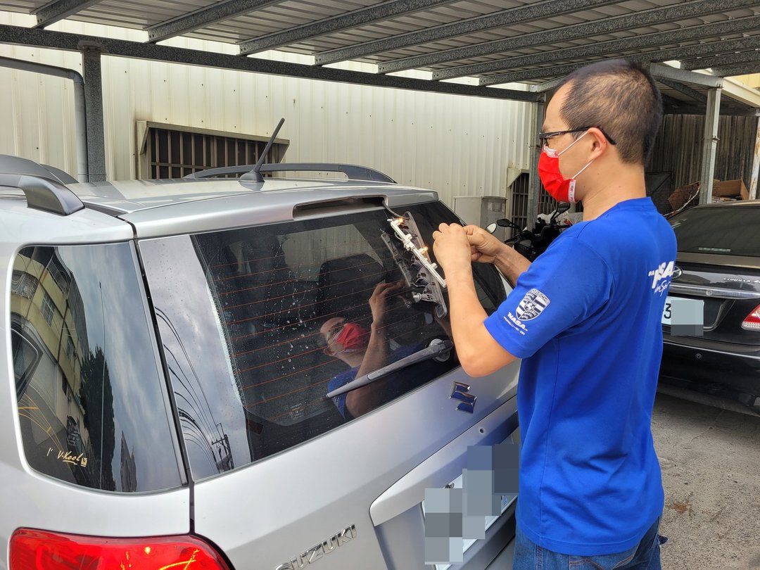 09′ 銀 Suzuki SX4 做定保