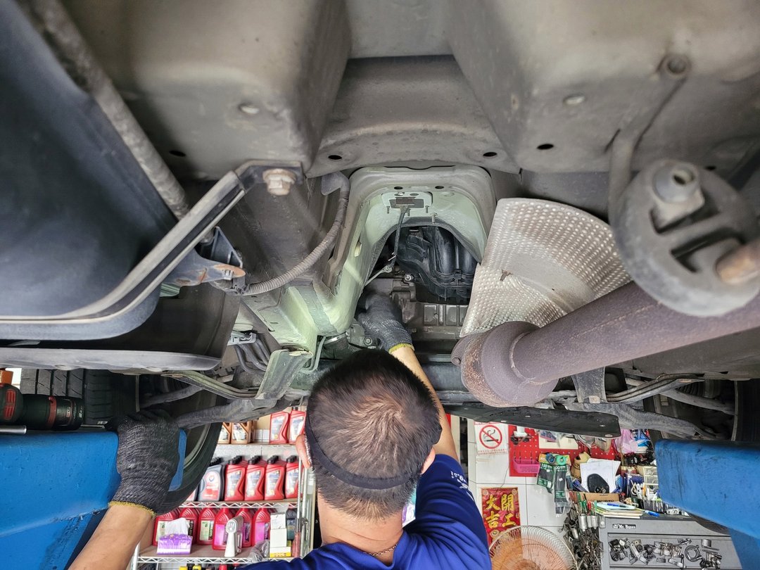 11′ 黑 Toyota RAV4 更換全車引擎腳