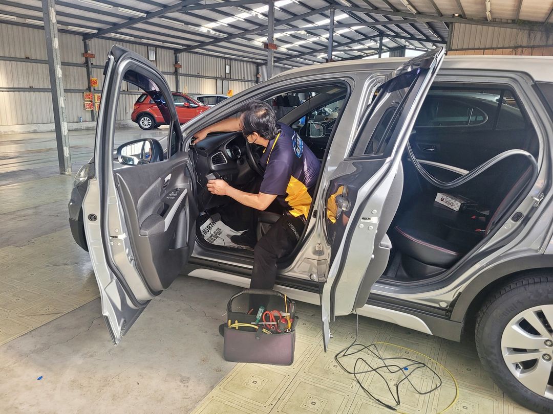 16′ 銀 Suzuki SX4C 交車前檢查
