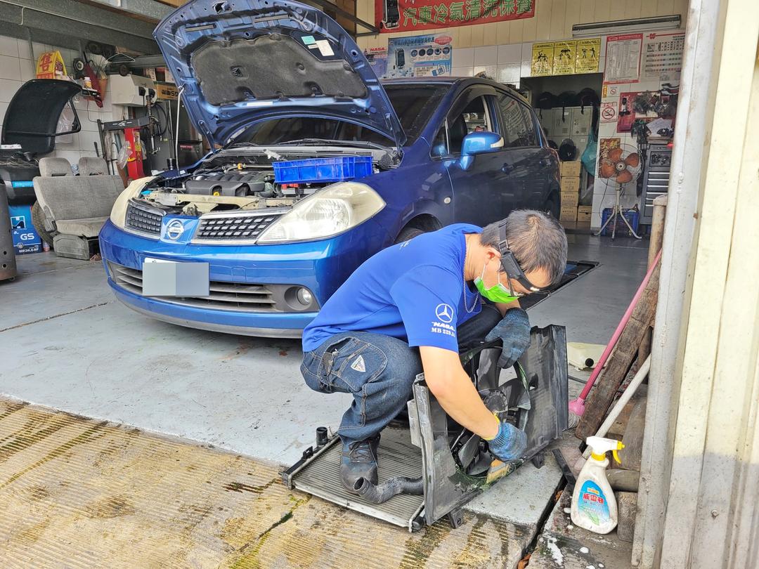 11′ 藍 Nissan Tiida 引擎水溫燈亮(紅)