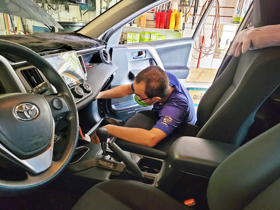 17′ 灰 Toyota RAV4 冷氣壞了？