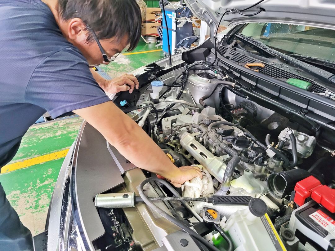 19′ 銀 Livina 交車前保養