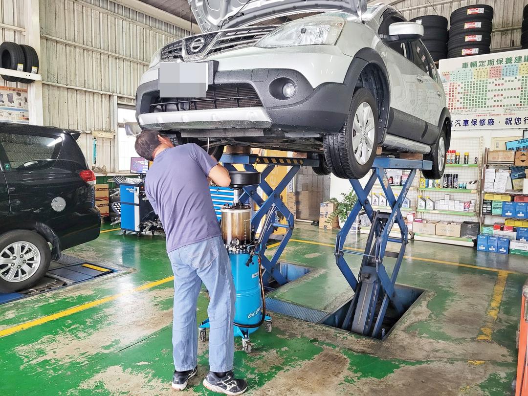19′ 銀 Livina 交車前保養