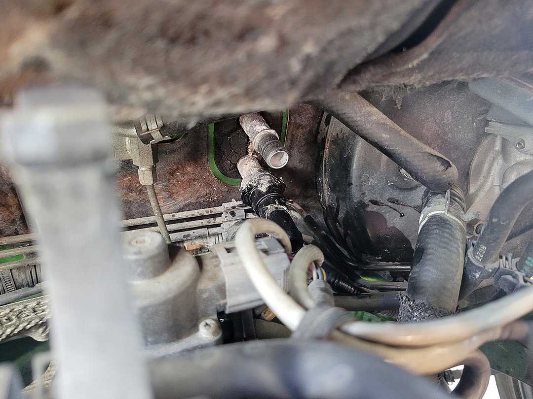 08′ 綠 Mazda 2 更換熱水管快速接頭