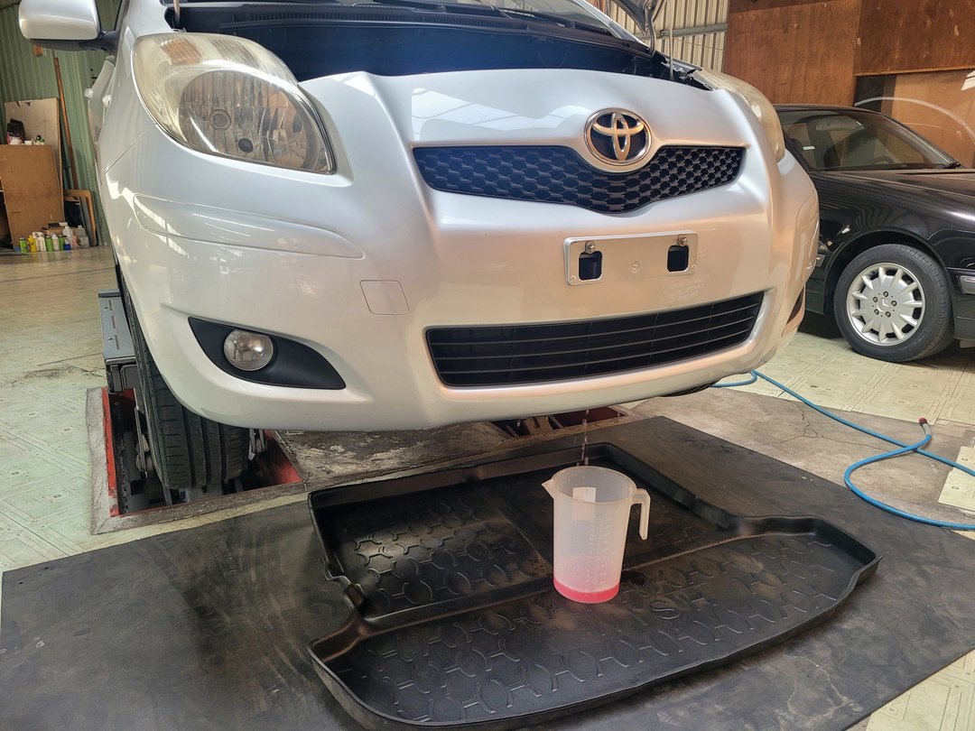 12′ 銀 Toyota Yaris 更換冷卻液&火星塞