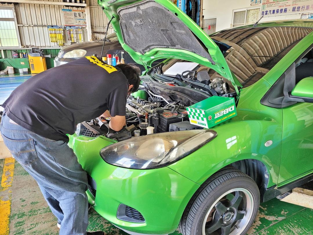 08′ 綠 Mazda 2 更換爆震感知器