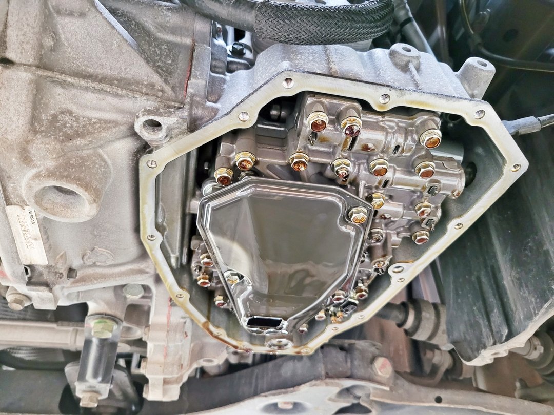 21′ 藍 Nissan Tiida 拆洗變速箱油底殼