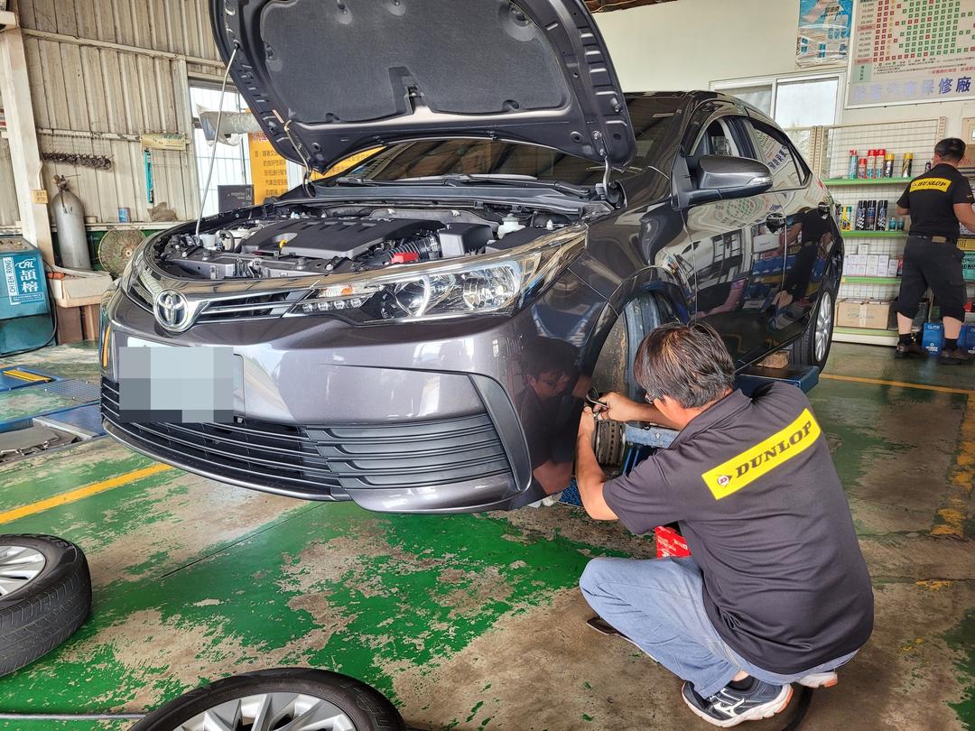 18′ 灰 Altis 更換前煞車來令片