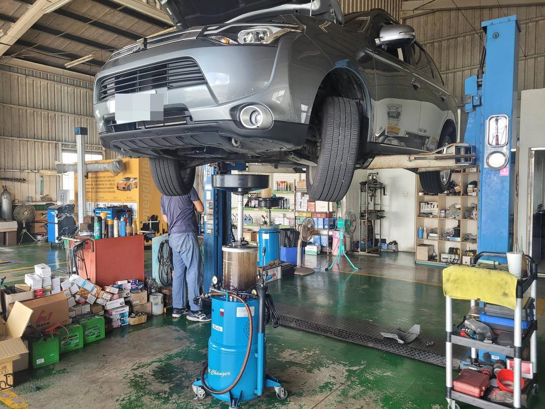 16′ 灰 Mitsubishi Outlander 交車前保養
