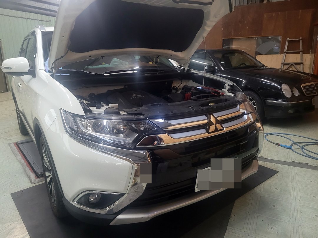 19′ 白 Outlander 消引擎燈