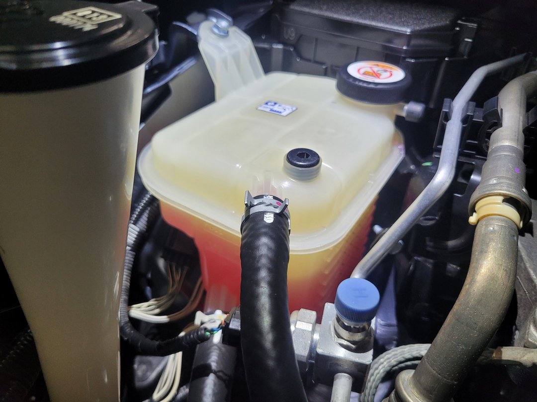 20′ 淺藍 Corolla Cross 交車前檢查