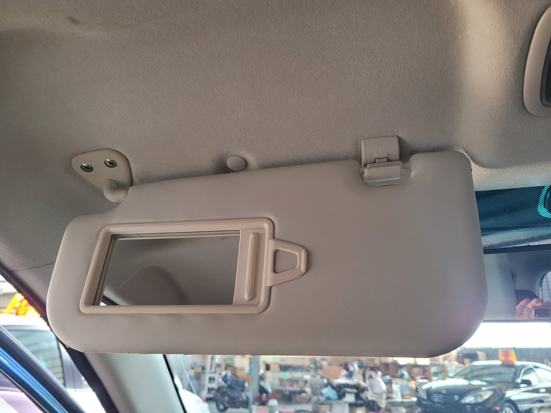 15′ 藍 Hyundai i10 更換駕駛座遮陽板