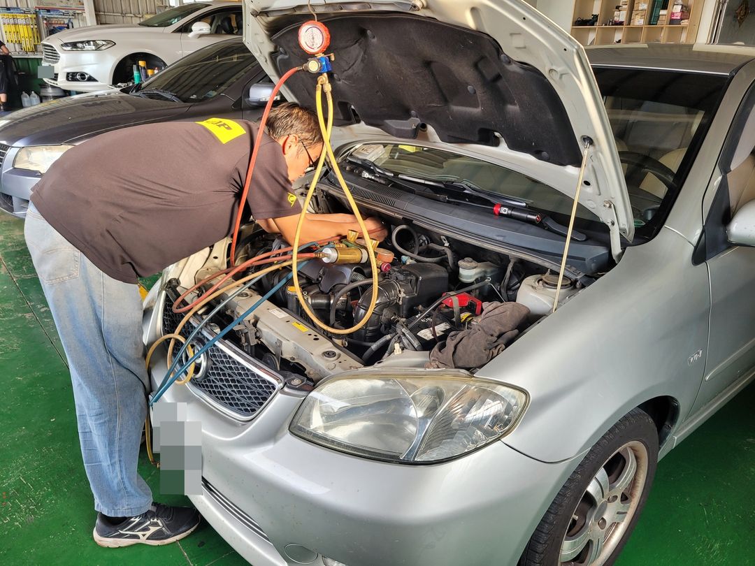 03′ 銀 Toyota Vios 查修冷氣不冷
