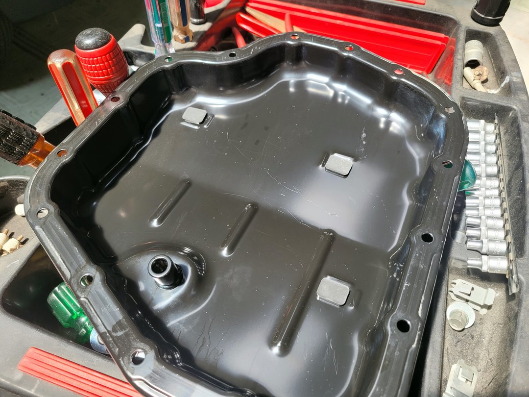 20′ Yaris 銀 拆洗變速箱油底殼