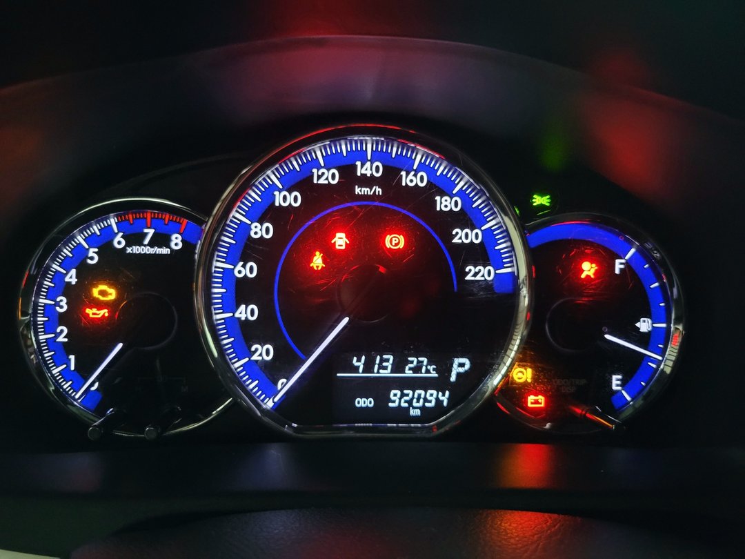 20′ Yaris 銀 拆洗變速箱油底殼