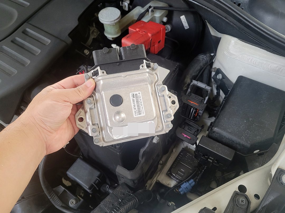 11′ 白 Suzuki SX4 引擎電腦送修