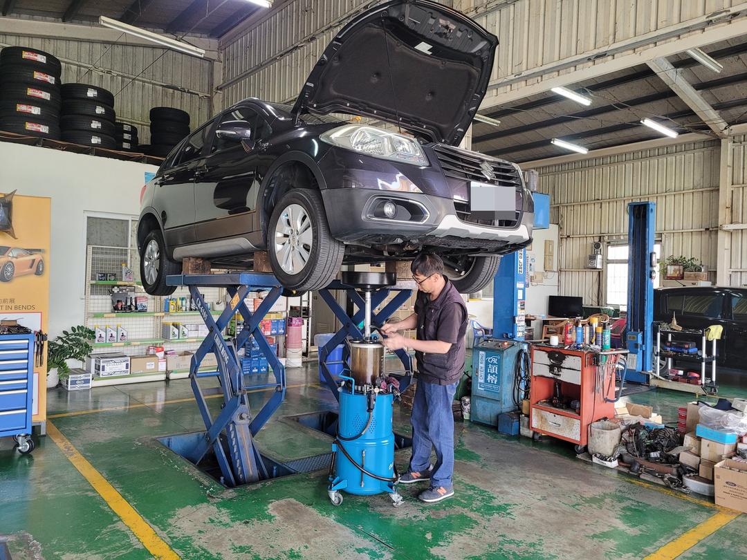 15′ 灰 SX4C 交車前保養