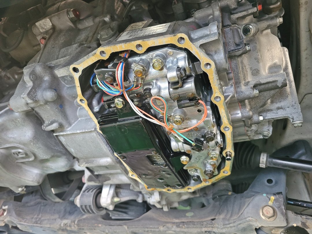 15′ 白 Honda City 拆洗變速箱油底殼