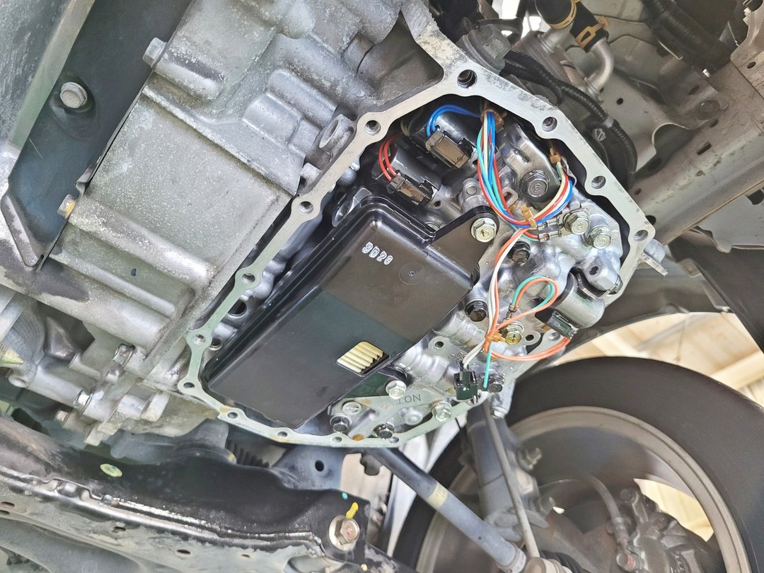 15′ 白 Honda City 拆洗變速箱油底殼