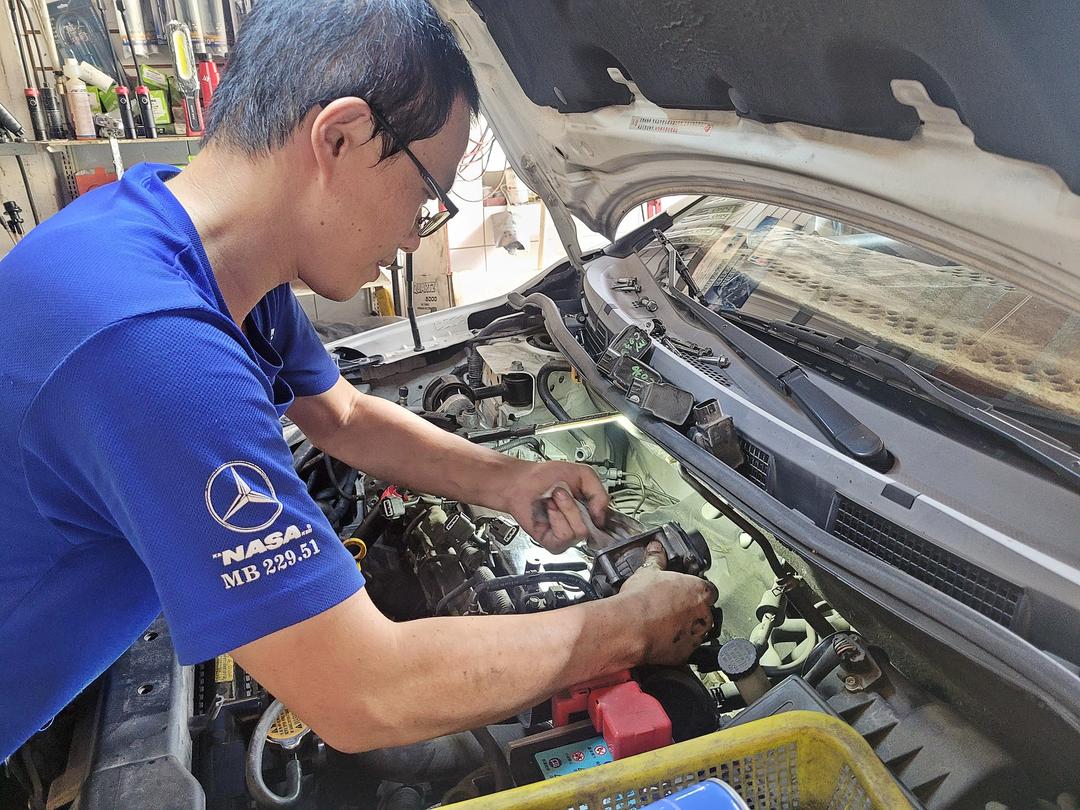 Tiida C11 更換搖臂蓋墊片
