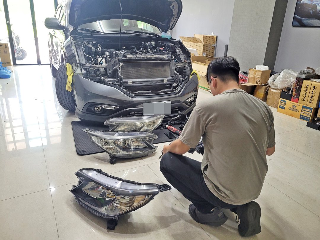 13′ CR-V 更換大燈總成