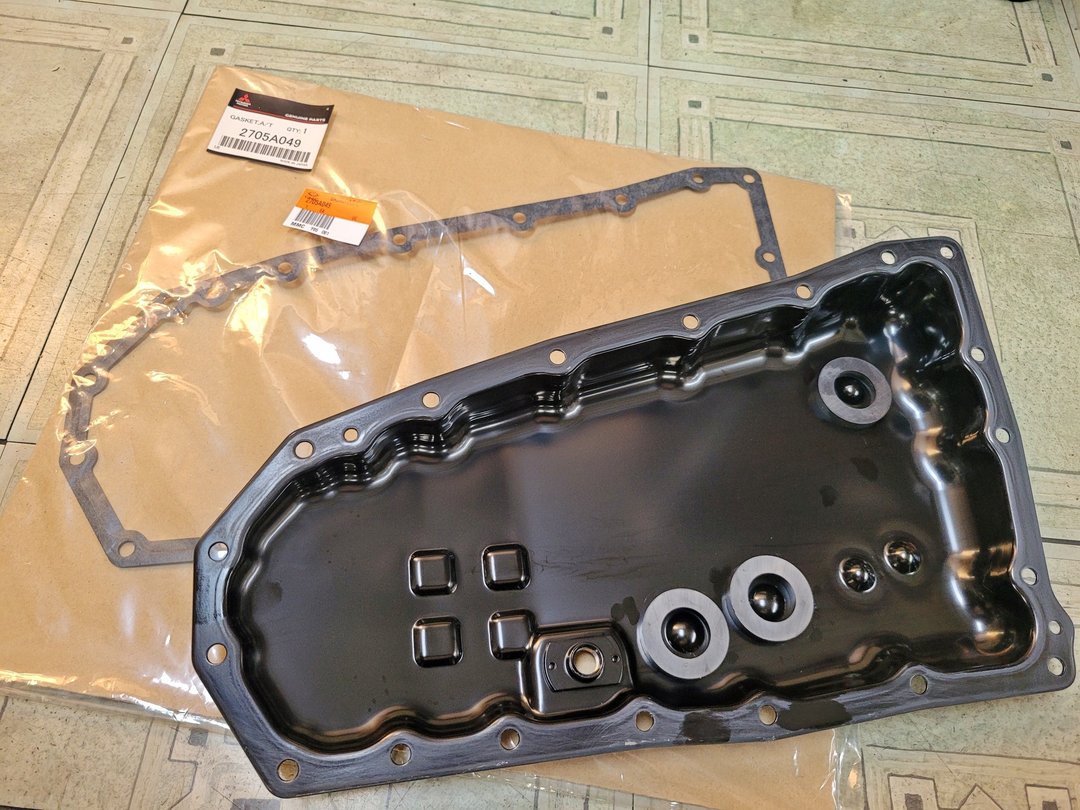 17′ Grand Lancer 拆洗變速箱油底殼