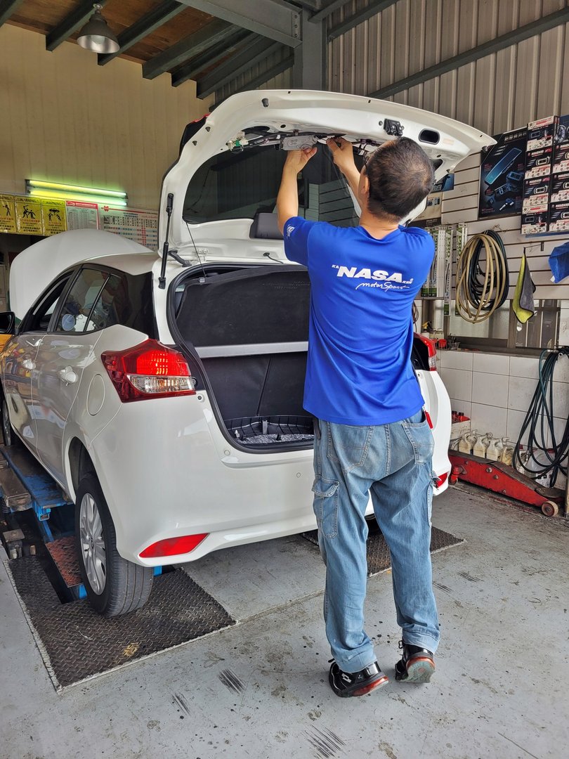 20′ Yaris 白 交車前準備