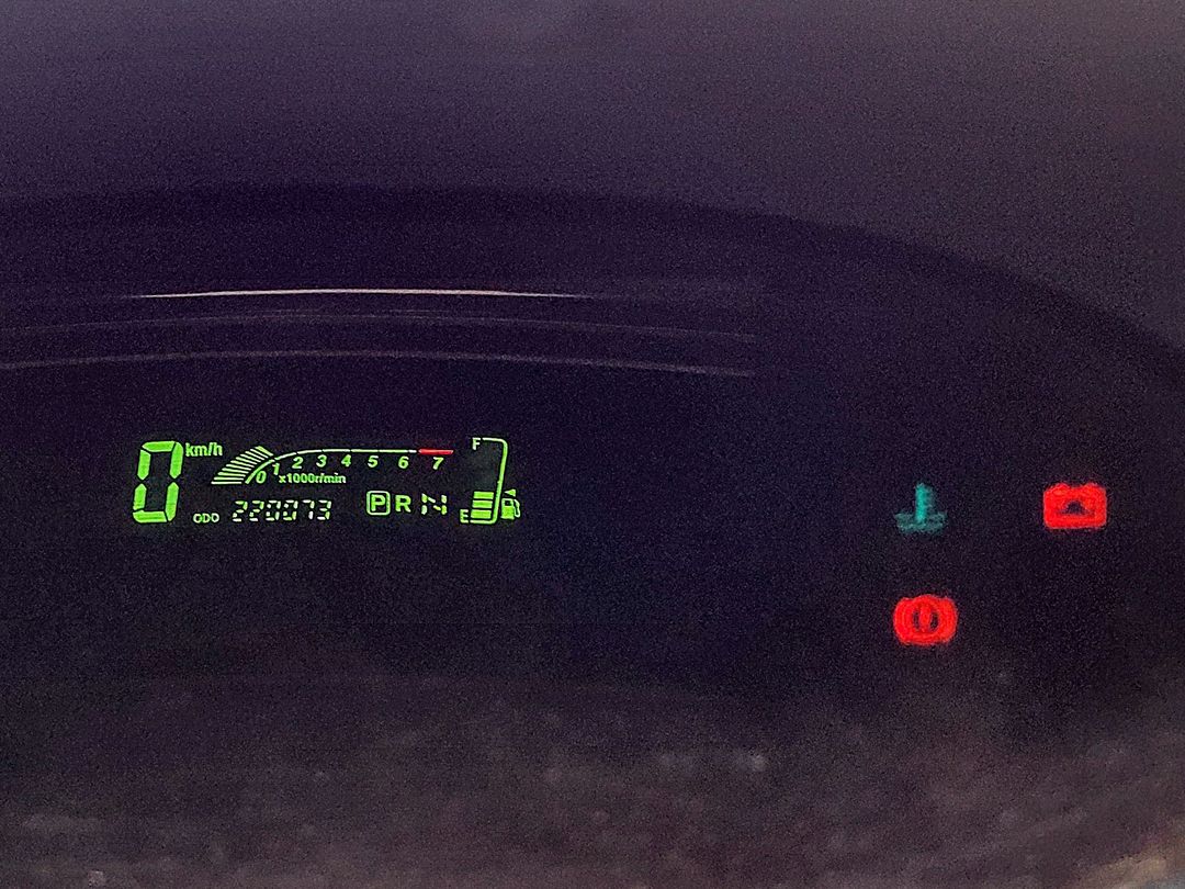 初代Vios，發電機壞掉還可以開半天…