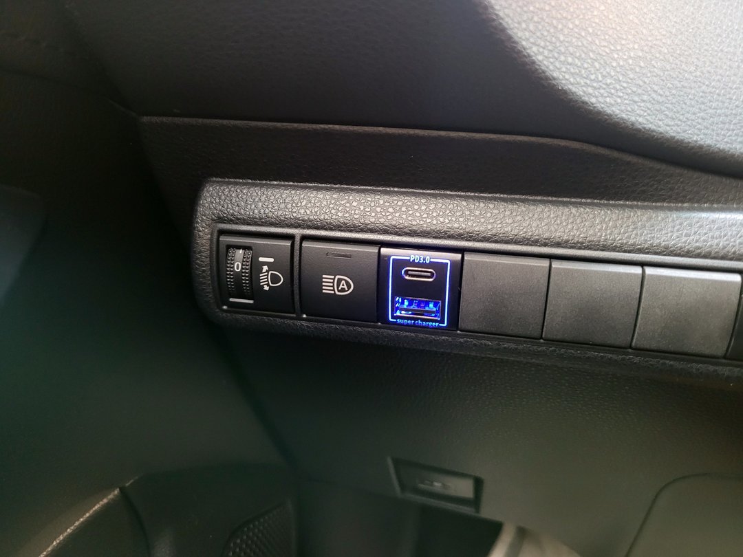 19′ 黑色 Altis 交車前準備